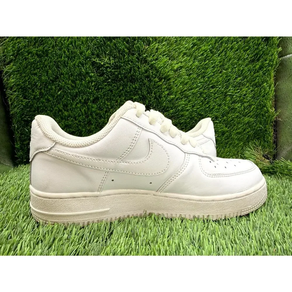 Nike Air Force 1 '07 DD8959-100 Athletic Sneaker Women's 7 White Leather Sports